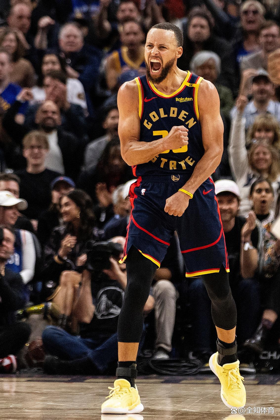 关于库里迎来二十赛季高光表现,巴塞罗那球迷沸腾!的信息 关于库里迎来二十赛季高光表现,巴塞罗那球迷沸腾!的信息