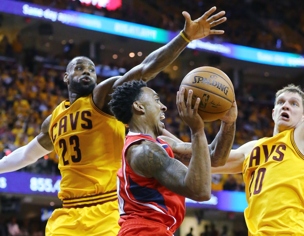 西亚卡姆巅峰对决，詹姆斯与70激战老鹰分钟，出色防守胜负难料！的简单介绍