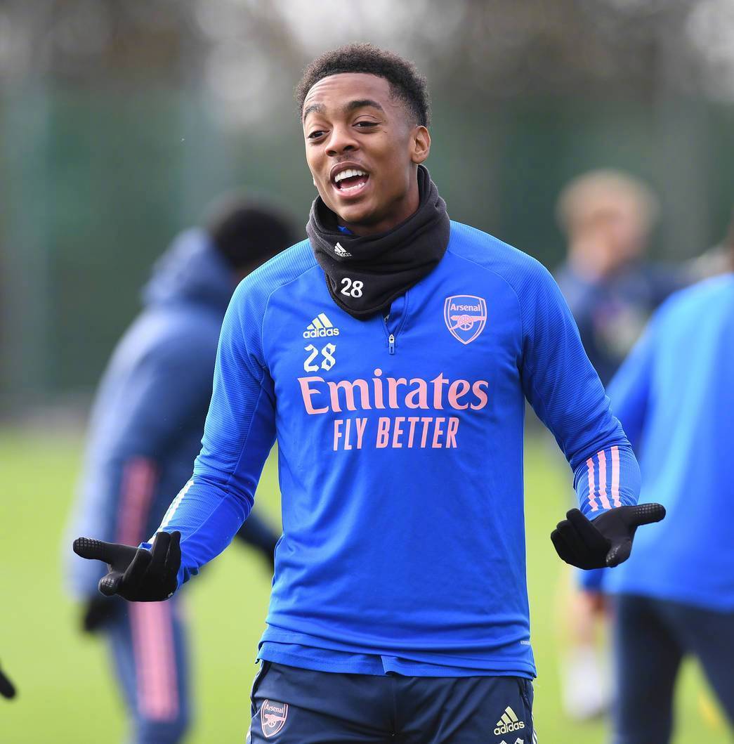 包含纽卡斯尔发布备战花絮；集结日完成体检；社区盾任务艰巨；赛程密集仍需轮换的词条