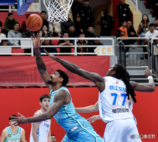 关于赛后CBA季后赛焦点战；广州队造点机会；管理层满意；更衣室氛围转暖的信息