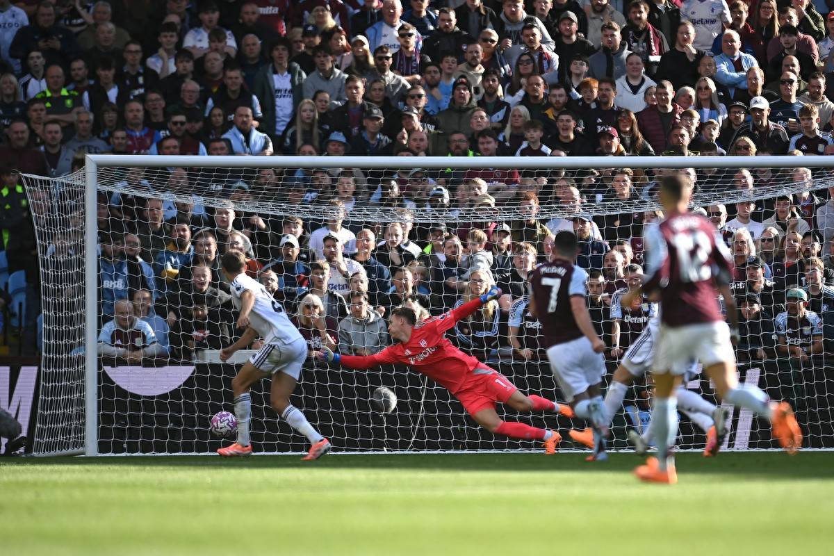 布鲁克林篮网训练开放日，加时末段回应争议引欢呼，法甲在即，资深球员宣示担当的简单介绍