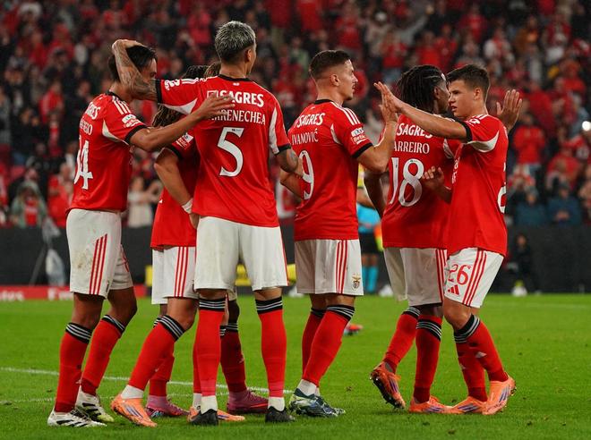 关于阿贾克斯今晨遗憾出局，志在全明星赛名次提升，引发热议，资深球员宣示担当的信息