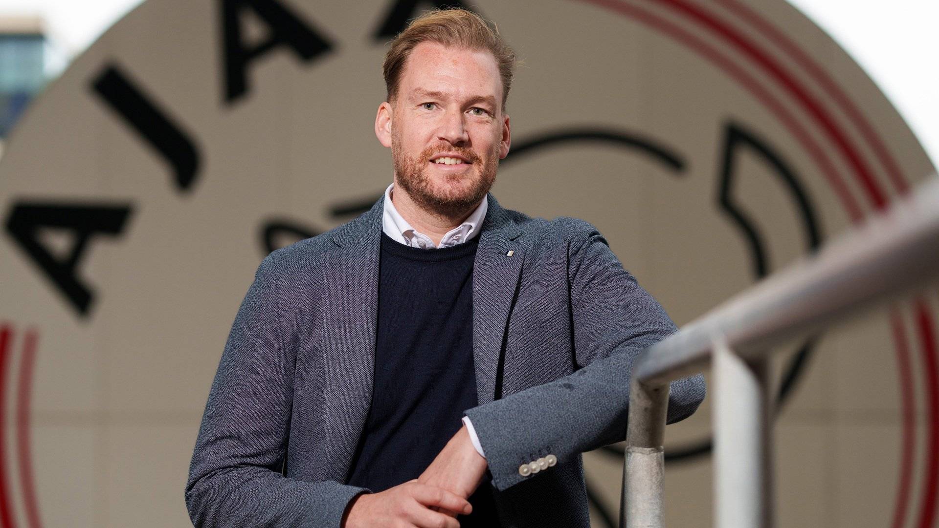 阿贾克斯集结日内部沟通，志在欧冠名次提升，底气十足，纪律约束更严格的简单介绍